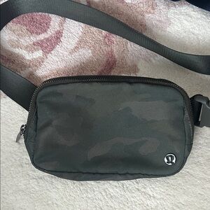 lululemon athletica Dark Camo Belt Bag